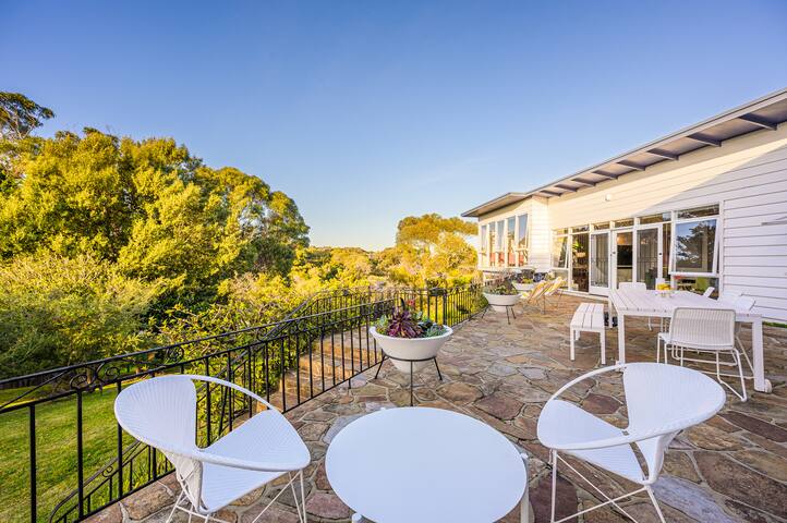 Sunseeker House Blairgowrie – Footsteps to Beach gallery image 4