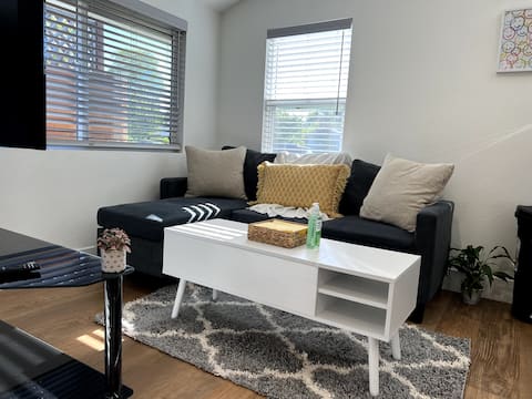 Top performing Airbnb: *Couple’s Getaway* Modern Studio w/ private entry in West San Jose