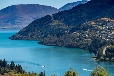 London Retreat - 8 beds, 6+ baths 16 guests 5*