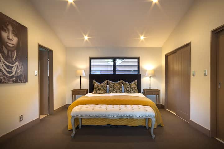 غرفة النوم الرئيسية 2 A