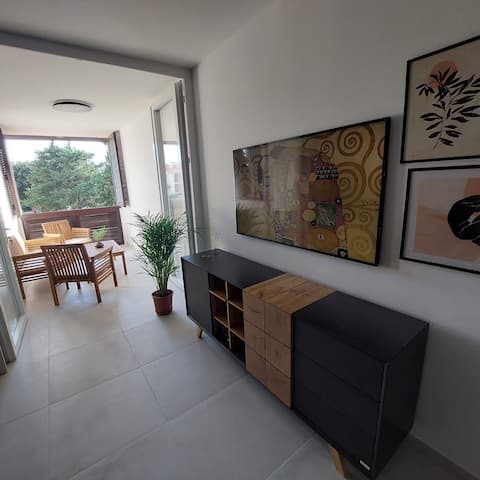 Popular Airbnb listing: Sidro - new apartment near the beach in červar Porat