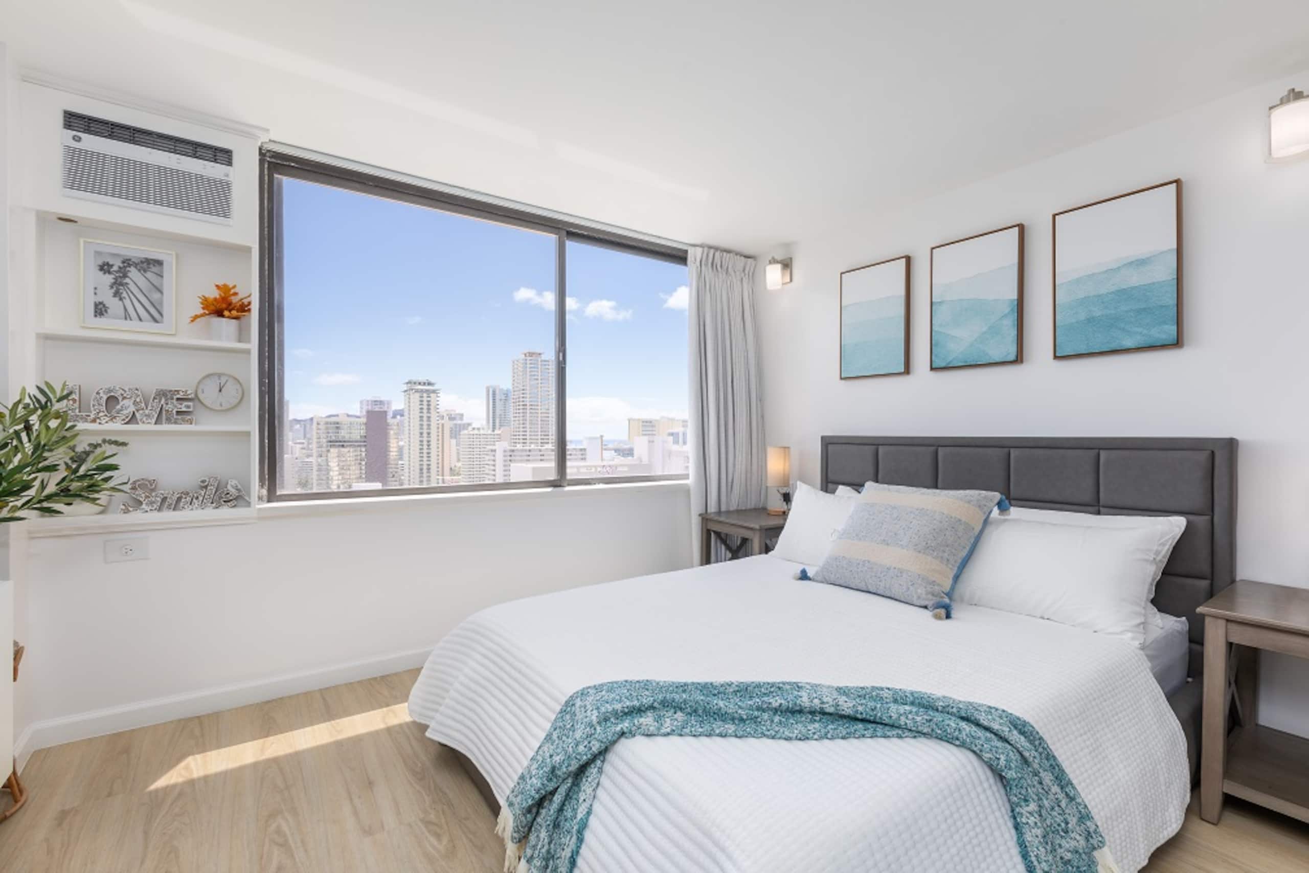 Condo in Honolulu · ★4.86 · Studio · 1 bed · 1 private bath - Image 2