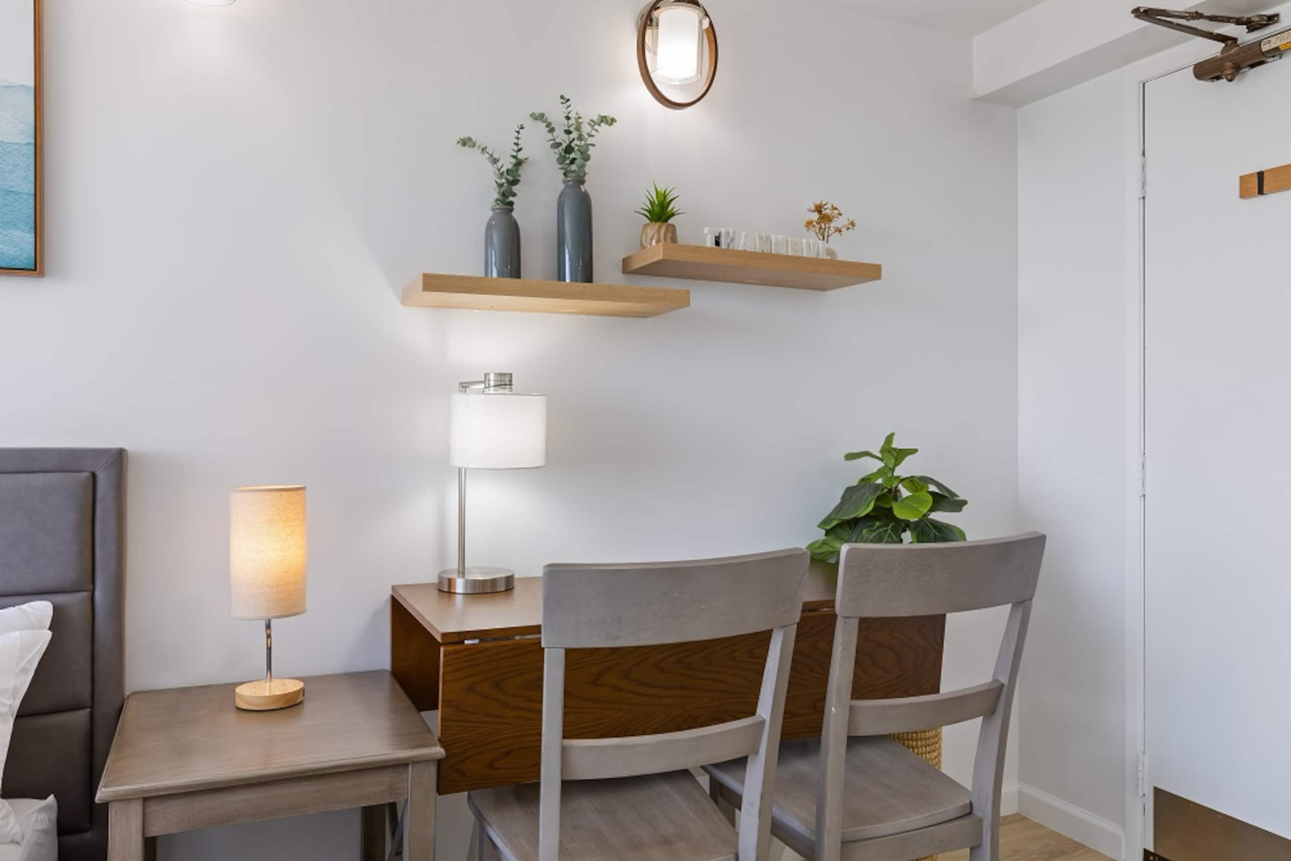 Condo in Honolulu · ★4.86 · Studio · 1 bed · 1 private bath - Image 11