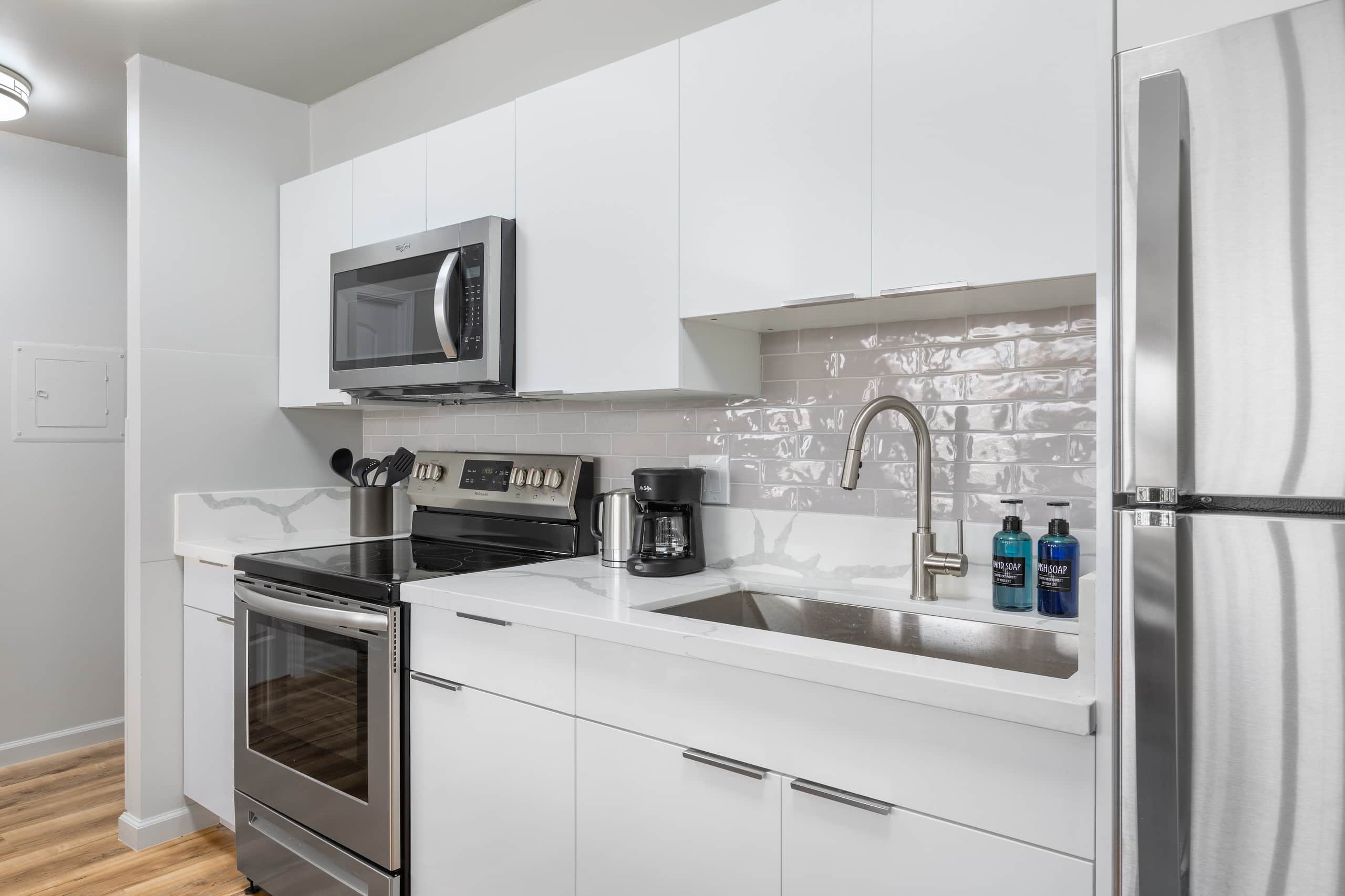 Condo in Honolulu · ★4.88 · 1 bedroom · 2 beds · 1 private bath - Image 8