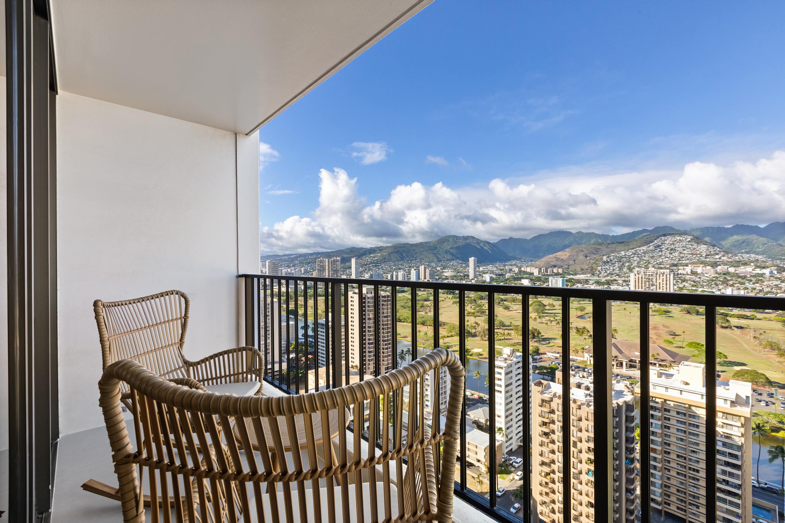 Condo in Honolulu · ★4.88 · 1 bedroom · 2 beds · 1 private bath - Image 21