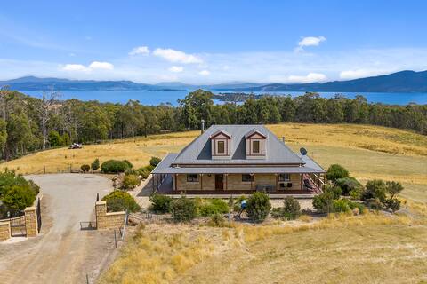 Private Sanctuary in Alonnah (3BR) fenced Seaviews