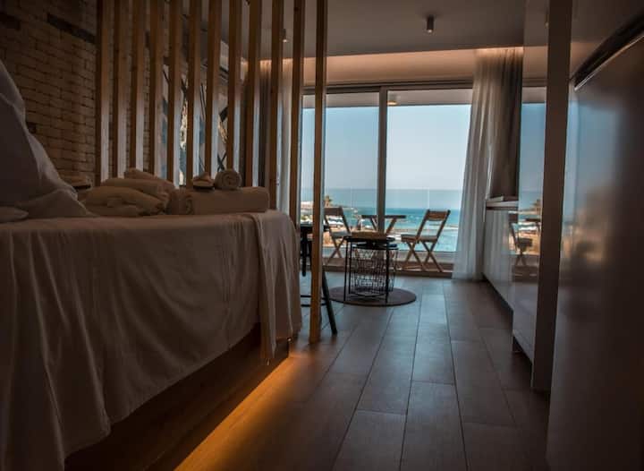 Cosea Living: Seaside Luxury Suite In Harbour 107a - Paphos