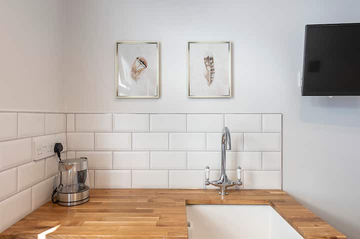 Petite Homely Kensington Studio - London