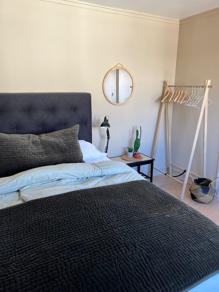 Chumba cha kulala 2 na kitanda cha malkia