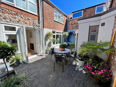 Popular Airbnb listing: Anchor Cottage; stylish cottage in centre of Holt in Holt