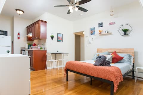 Popular Airbnb listing: Walk everywhere! Location! Location! Cute studio! in Back Bay/Beacon Hill