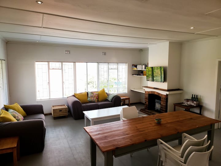 Neat 2 Bedroomed House, Walking Distance To Beach. - Kenton-on-Sea