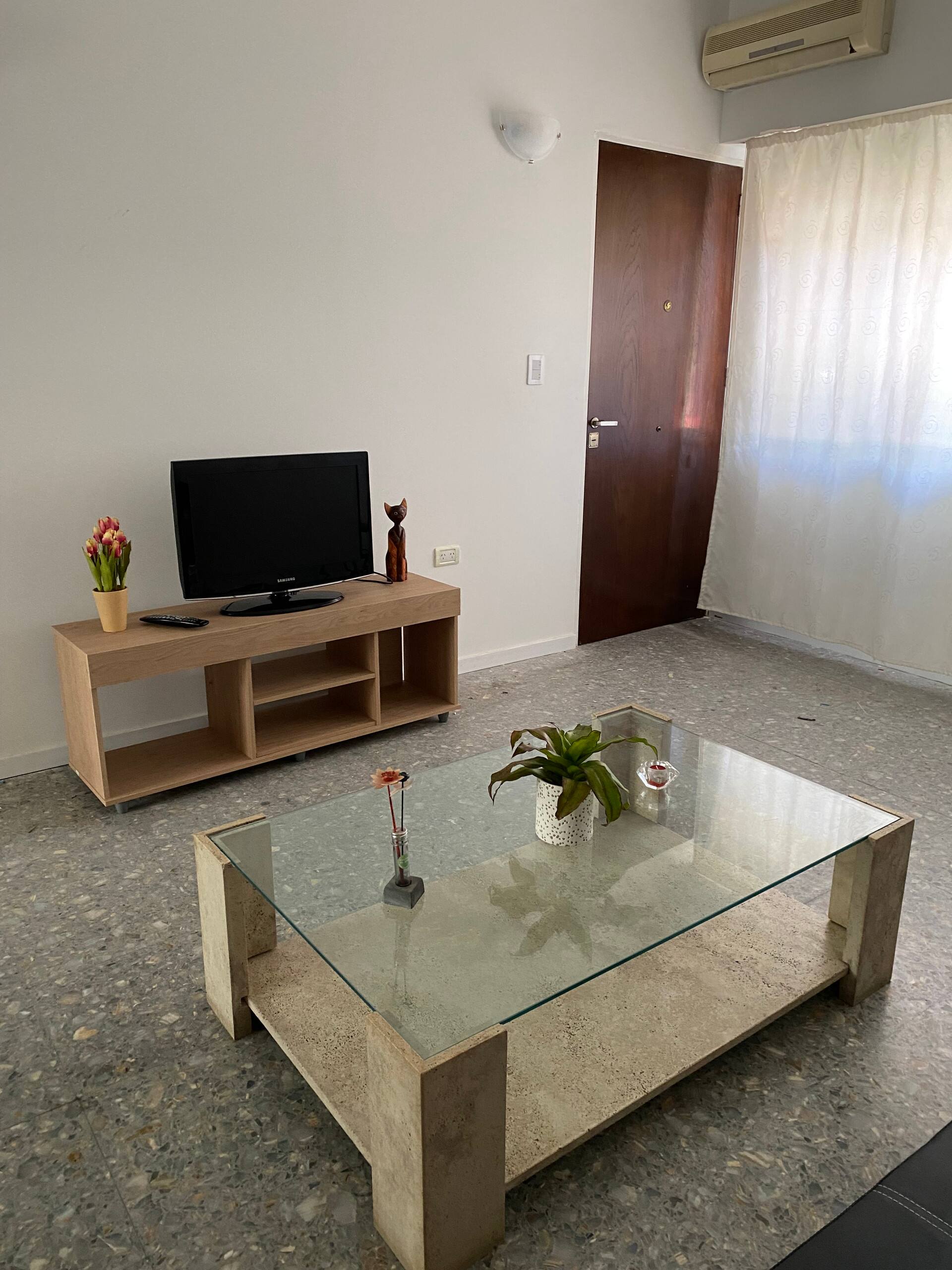 Apartamento com 2 dormitórios no térreo em Chacarita