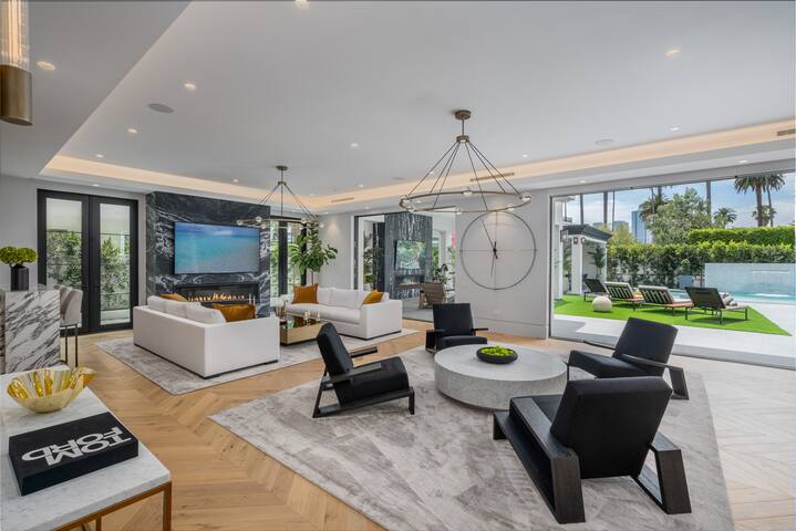 Villa Ruya by LuxJB | Beverly Hills Mansion w Maid gallery image 3