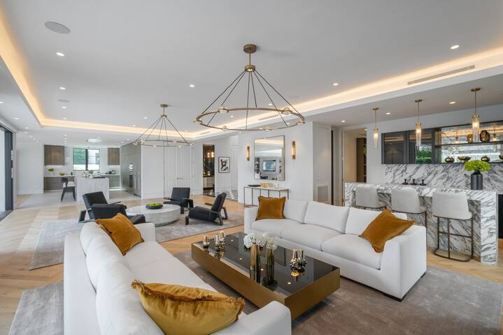 Villa Ruya by LuxJB | Beverly Hills Mansion w Maid gallery image 4