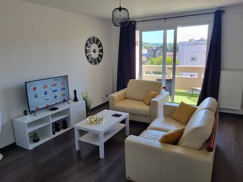 Beautiful 2 bedroom apartment, private residence