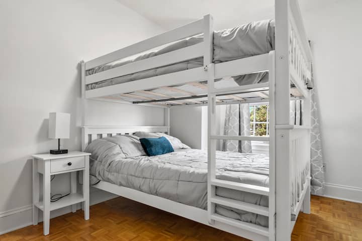 חדר זוגי עם מיטת קומתיים זוגית