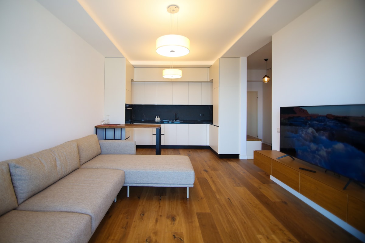 Listing 691933592138714030