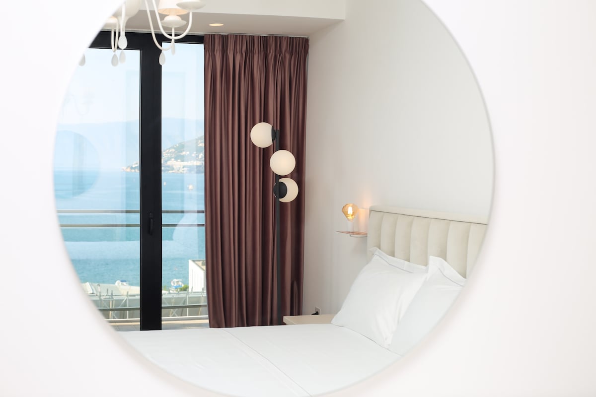 Listing 691933592138714030