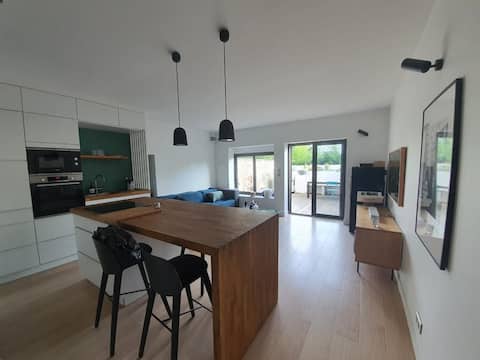 Charming, quiet apartment, terrace/parking