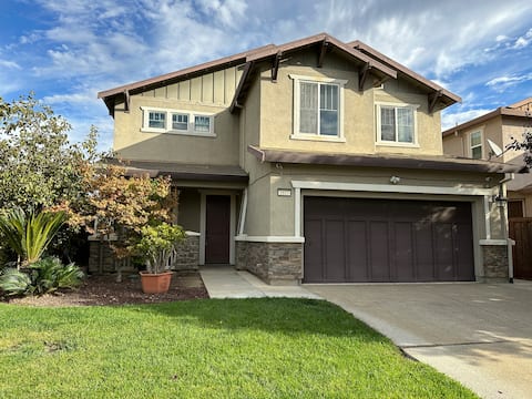 Beautiful Home Woodland CA Near UC Davis & Airport
