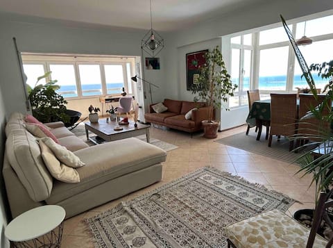 Spacious Beach View Apartment