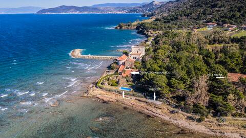 Fabulous Villa - private beach and swimming-pool
