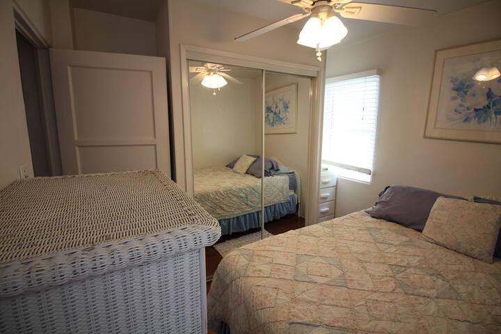 Cozy Ocean View Beach Cottages- 707-711 – Sleeps 8 gallery image 5