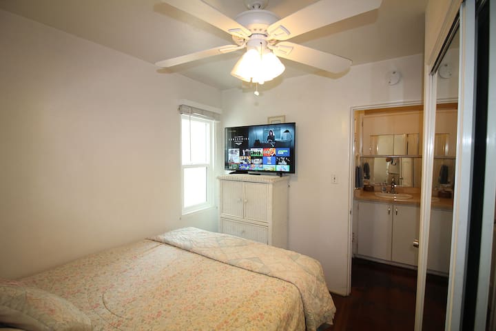 Cozy Ocean View Beach Cottages- 707-711 – Sleeps 8 gallery image 4