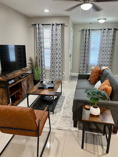 Cozy 2-bedroom townhome