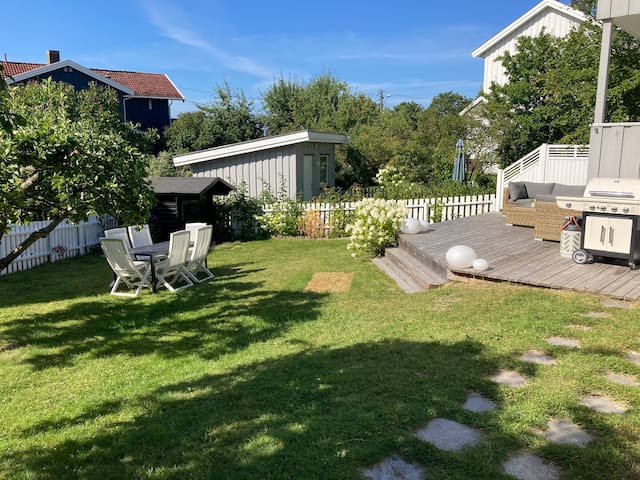 Tomannsbolig med stor hage nær marka.