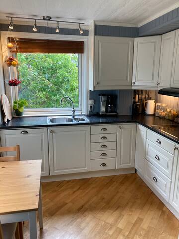 Tomannsbolig med stor hage nær marka. gallery image 4