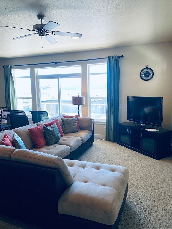 D28ATCH Garage 2 Decks/Patio Sunserra AMP Houses for Rent in