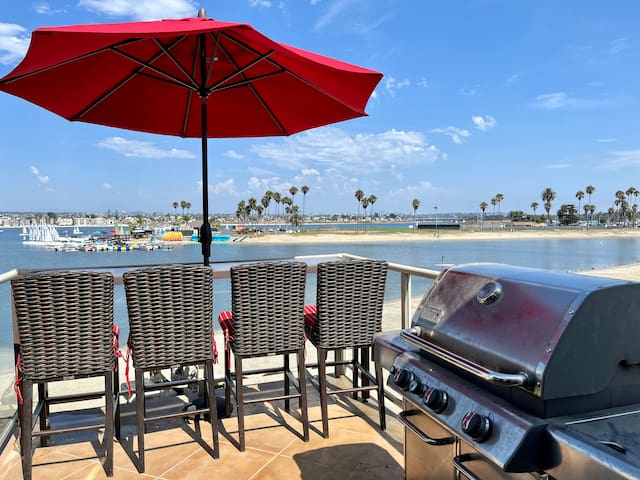 PRIME Waterfront Views, Parking, A/C, BBQ, Bikes! gallery image 2