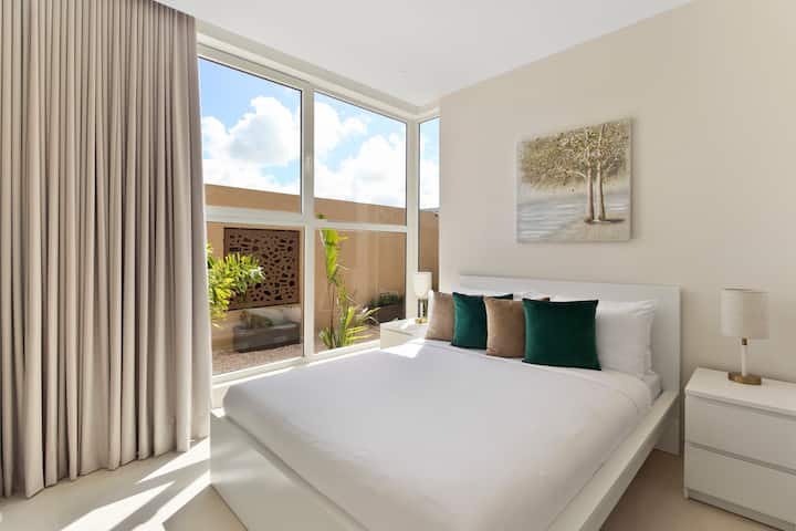 Საძინებელი 2 | დაიძინეთ კომფორტულად დედოფლის ზომის ამ საწოლში 100% -იანი ბამბის თეთრეულით 