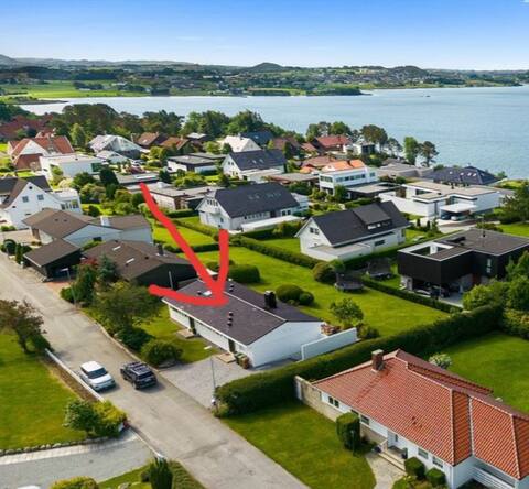 Flott enebolig i gåavstand til ONS. Solrik hage.