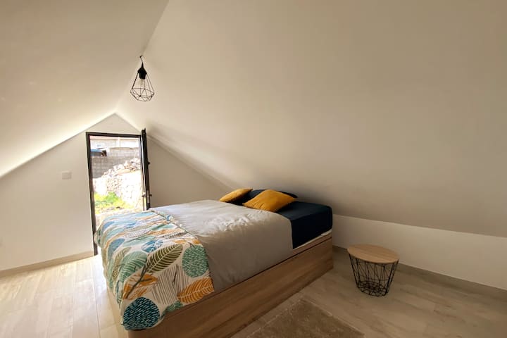 Спална соба 3 по ред со независен пристап однадвор 