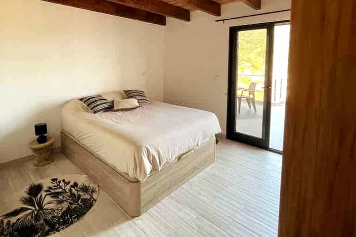 Спална соба 2 со приватна тераса 