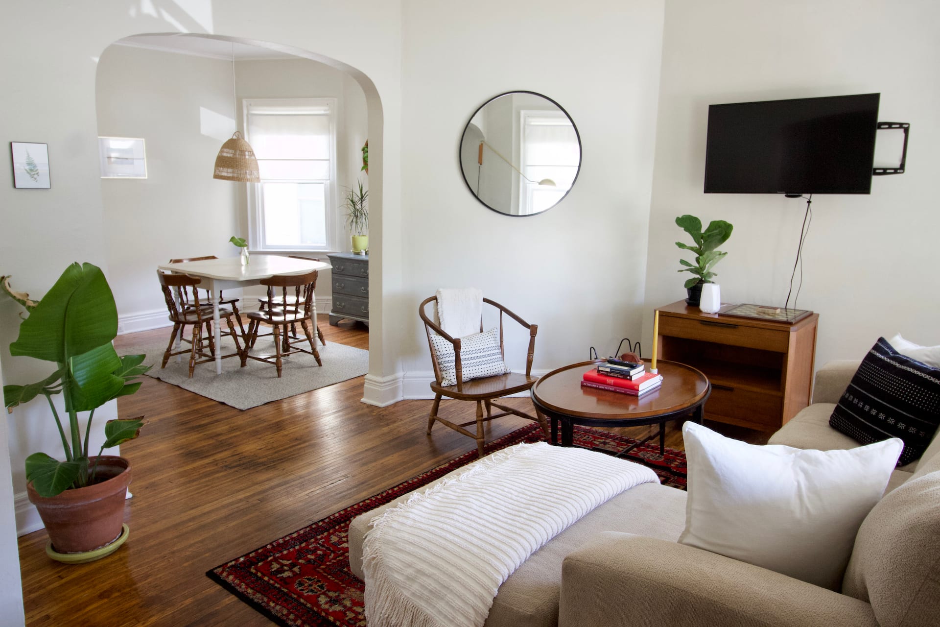 Cozy & Walkable Elmwood Village Charmer