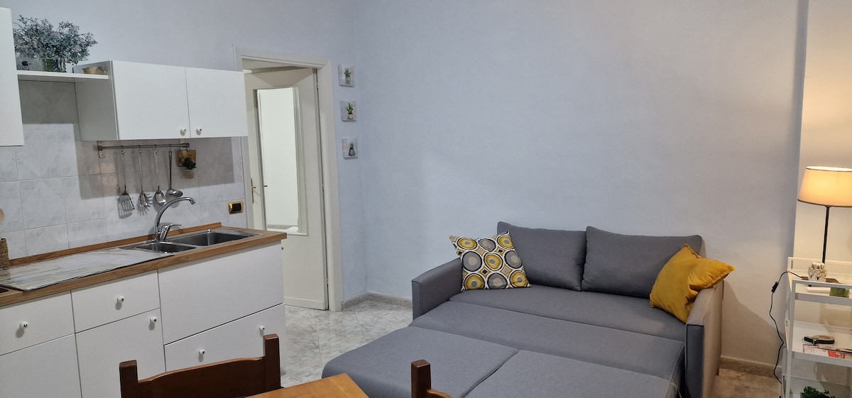 Top performing Airbnb: Charming apartment/room in the center in Fondi