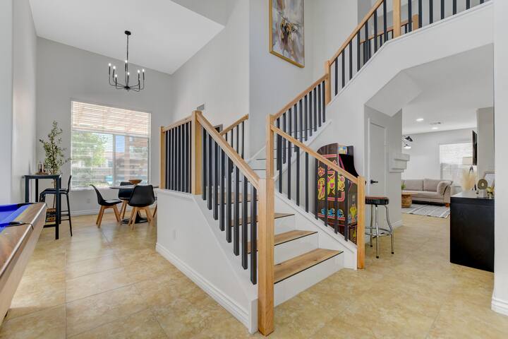 Home Rental with Backyard Pool Oasis – MTR gallery image 4