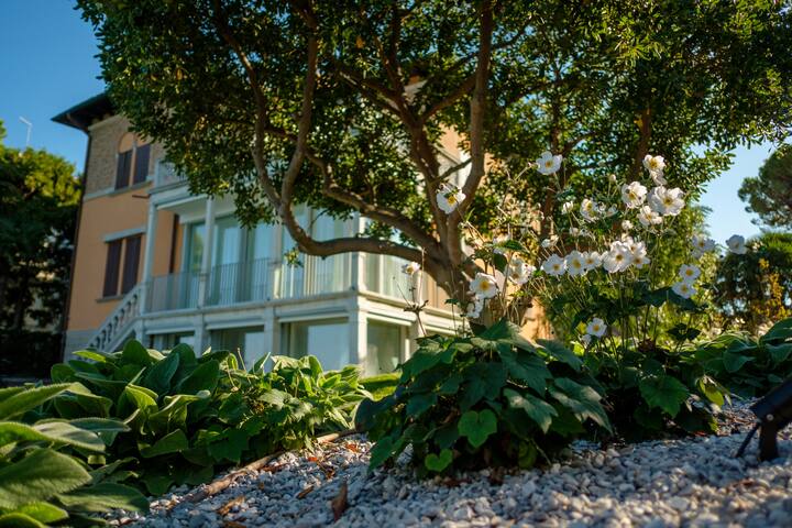 Ca’ delle Contesse – Luxe Waterfront Liberty Villa gallery image 5