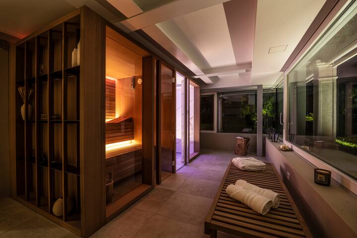 Ca’ delle Contesse – Luxe Waterfront Liberty Villa gallery image 3