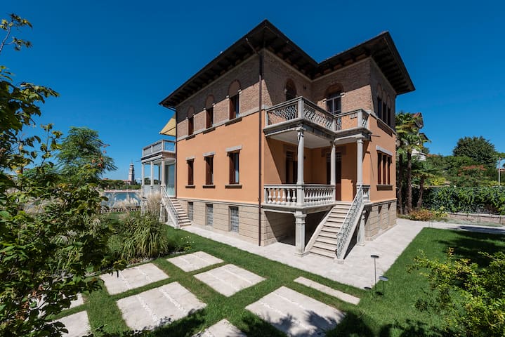 Ca’ delle Contesse – Luxe Waterfront Liberty Villa