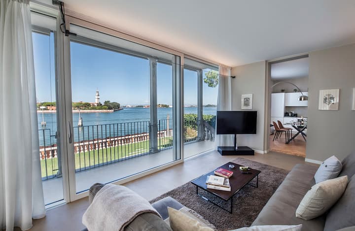 Ca’ Delle Contesse - Luxe Waterfront Liberty Villa - Venice