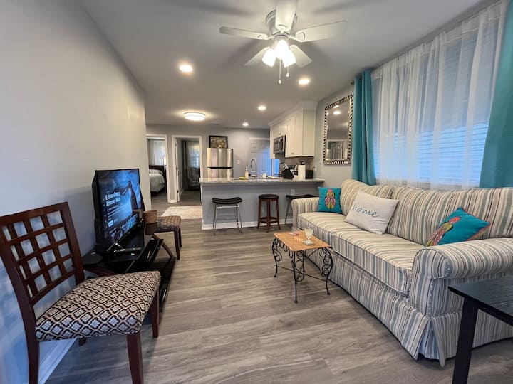 Beautiful Entire 3 Bedrooms Home Close To Downtown - North Charleston, SC