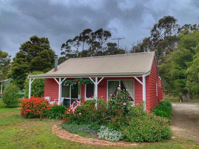 Farm Stay Rose Cottage (Sleeps 6)