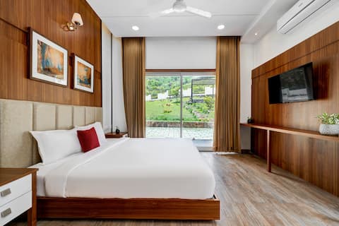 Pakoid Cottages: 4-Bedroom Villa
