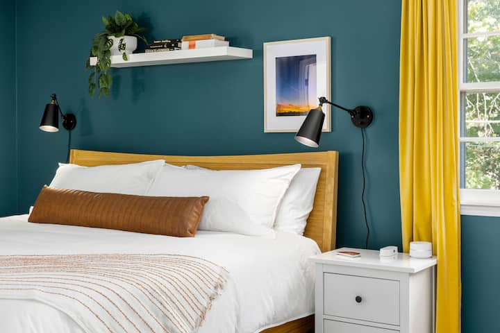 Home in Kansas City · ★5.0 · 4 bedrooms · 5 beds · 2 baths