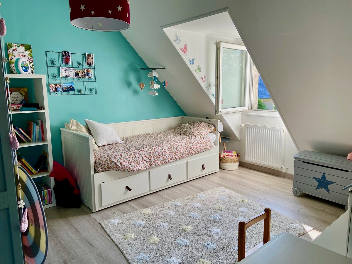 Chumba cha kulala #2 - Kitanda kimoja cha kuvuta, ambacho kinageuka kuwa kitanda cha watu wawili